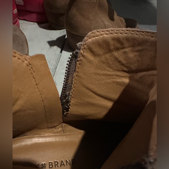 Lucky Brand LK Breah Suede Heeled Ankle Booties Taupe Women's Sz 10M/40 EUC - Picture 5 of 5